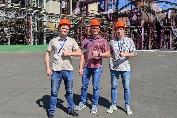 РАБОТАЮЩАЯ МОЛОДЕЖЬ В ДЕЛЕ