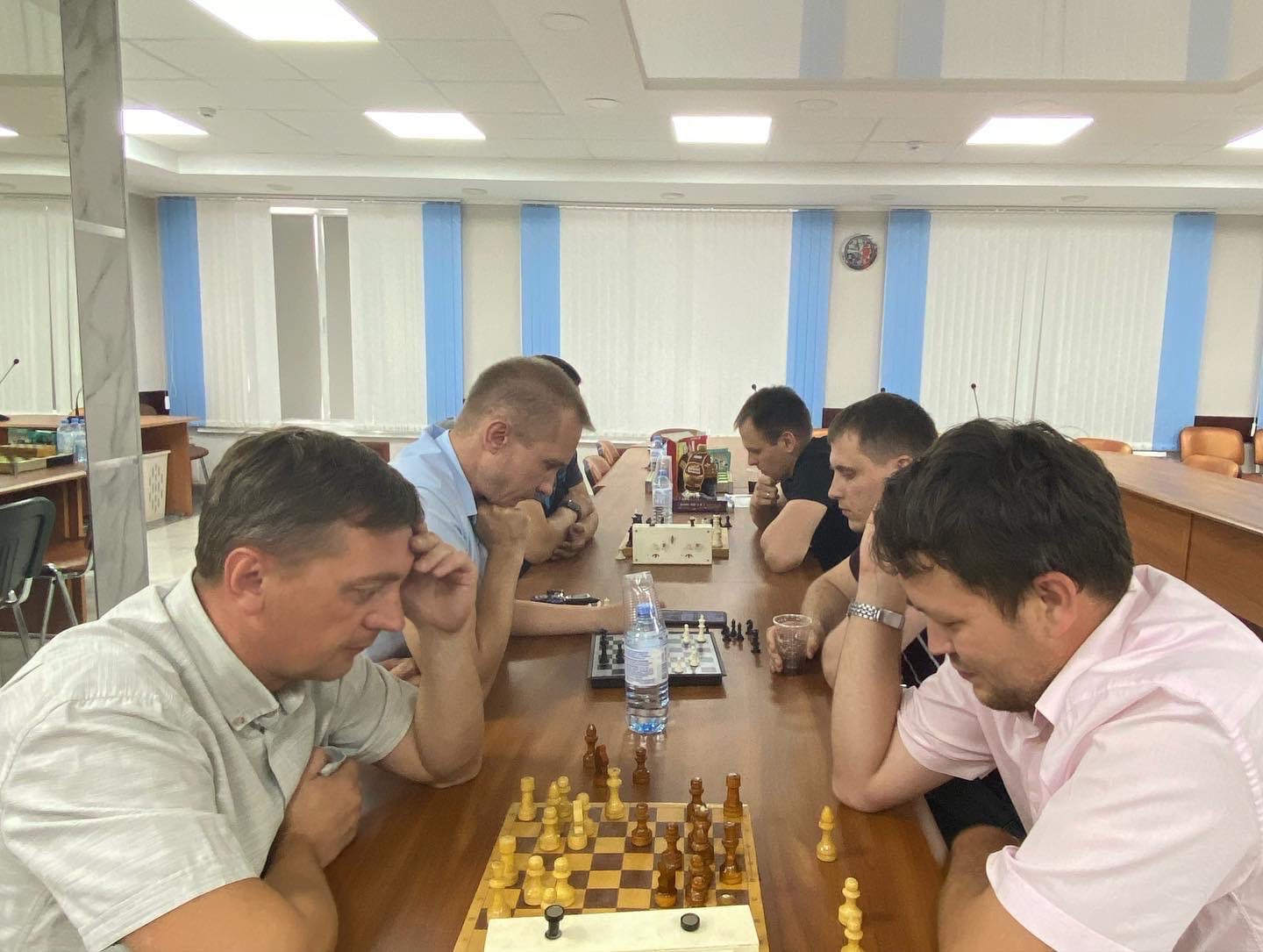 ПЕРВЫЙ ЗАВОДСКОЙ ТУРНИР ПО ШАХМАТАМ